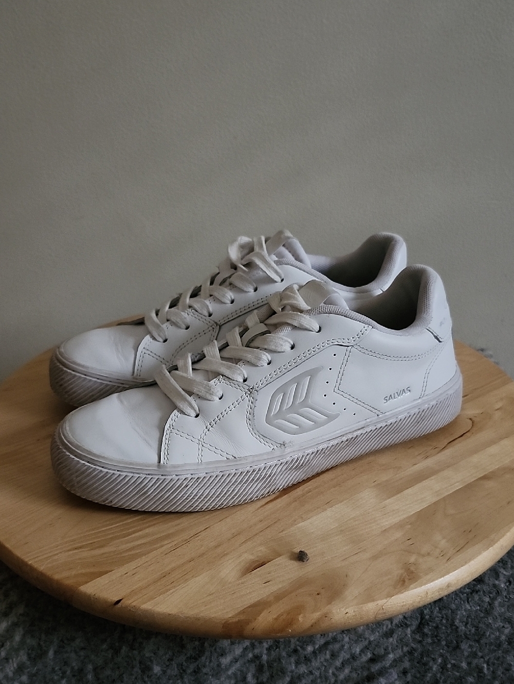 Cariuma Salvas White Low-Top Sneakers Womens